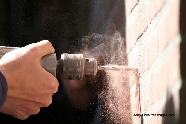 Bohrer_drilling-a-hole-