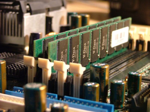 memory-chips-on-motherboard-1511895_freeimages